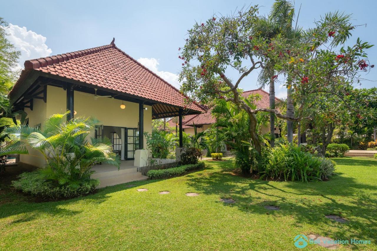Villa Namaste - Beachfront At Lovina 10P, Pool, Bbq Banjar  المظهر الخارجي الصورة
